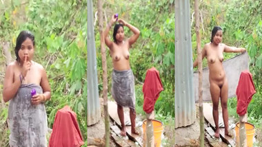 Naughty Bangla girl exposing her naked body