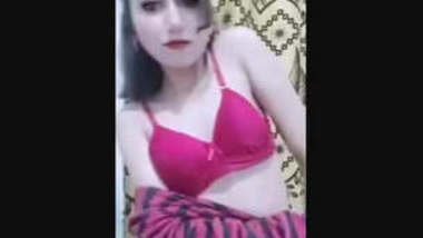 Sexy Kashmiri Girl Showing