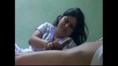 Married Kerala Aunty Giving Passionate Blowjob To Hubby
