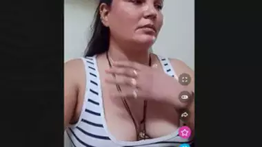 Akm Aunty Accidental Nipple Slip Over Tango Live - Indian Porn Tube Video