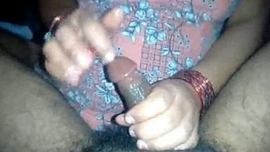 Indian Aunty Given Hand Job And Playing With Big Cock