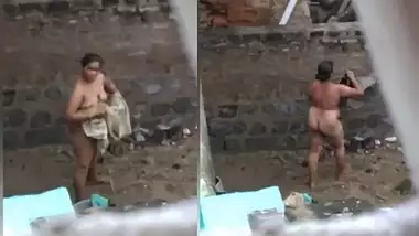 Desi aunty nude captured on while bath on outdoor, for your pleasure