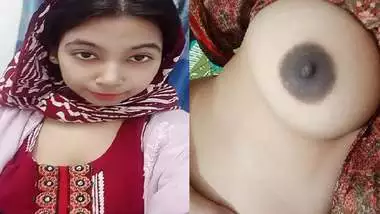 Cute babe Indian nude pics and topless clips